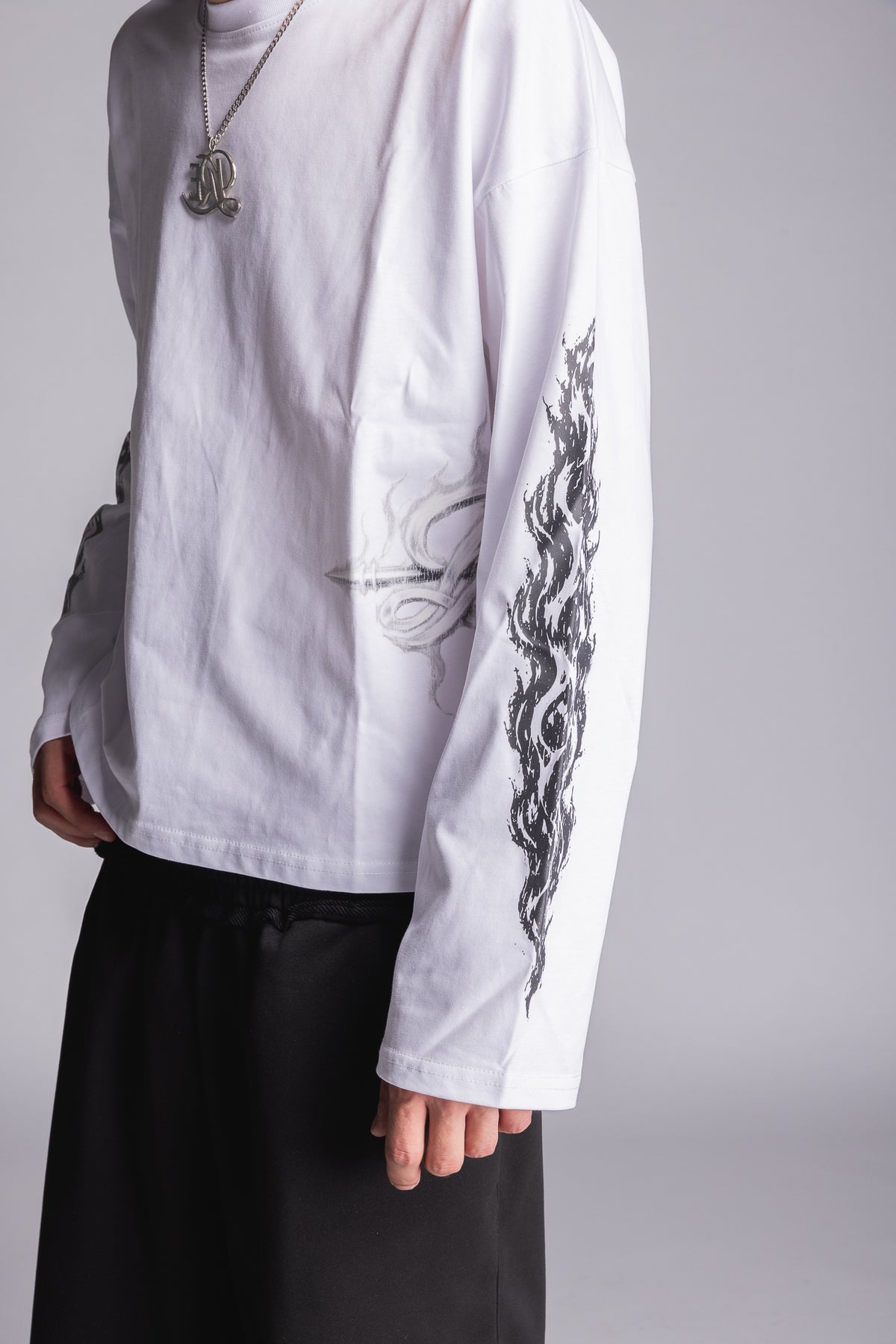 DRE AUTHORITY LONGSLEEVE // WHITE