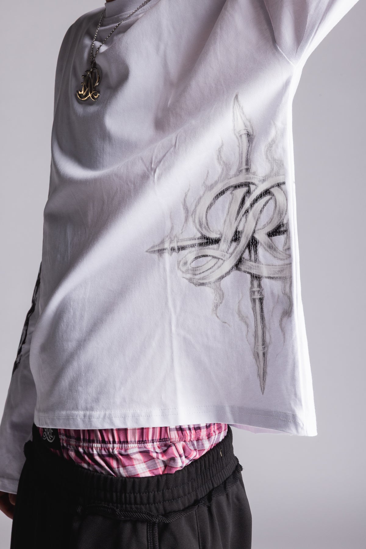 DRE AUTHORITY LONGSLEEVE // WHITE